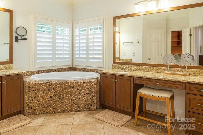 Building Photo - 3115 High Ridge Rd