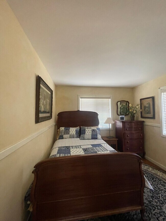 Building Photo - Beautiful Home in Chualar -with many ameni...
