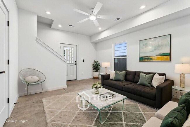 Building Photo - Move-In Ready Home Near Park Circle