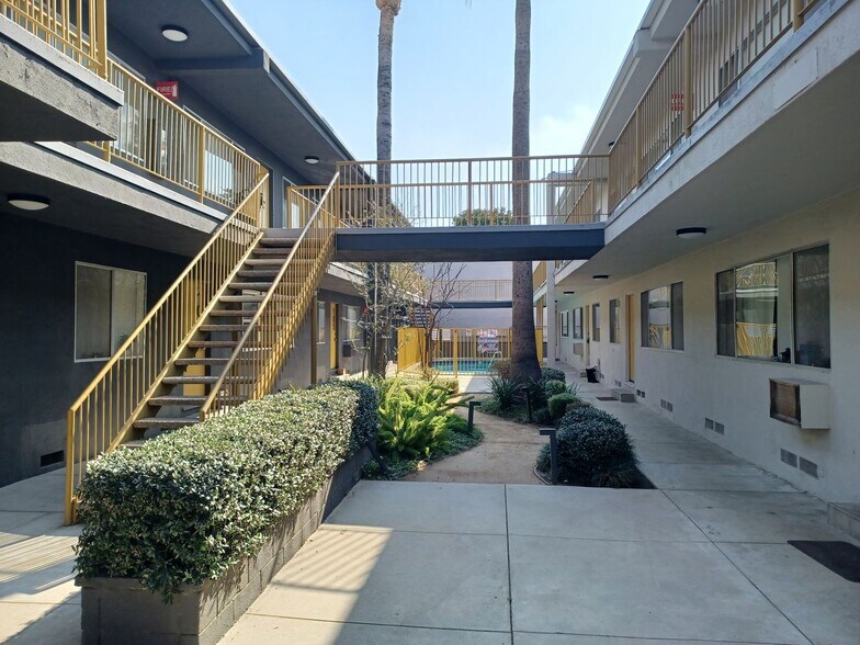 Building Photo - 7347 Haskell Ave