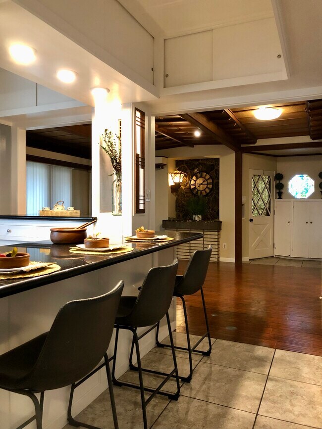 Building Photo - 2447 Malabar St