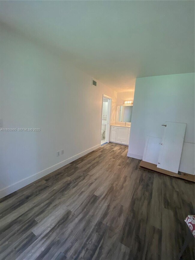 Building Photo - 2705 W 64th Pl