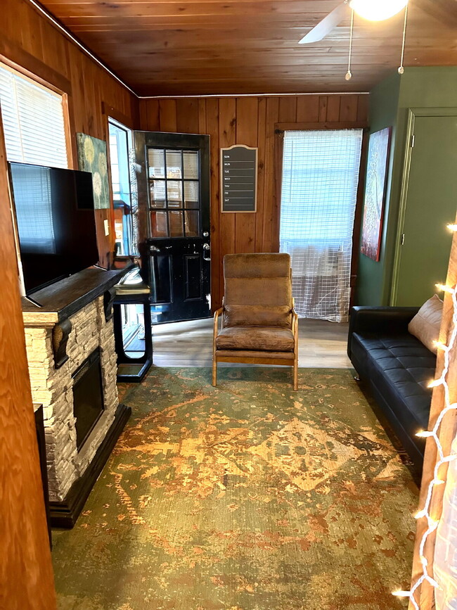 Building Photo - FURNISHED in Fondren!