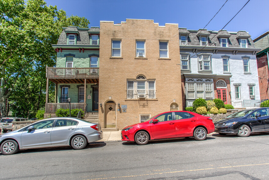 Primary Photo - Campus Apartments