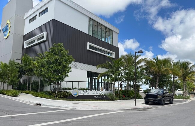 Building Photo - 200 S Birch Rd