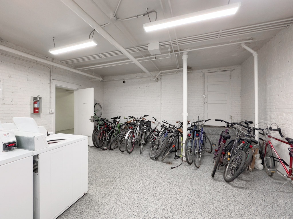 Building Photo - 2536 N Sawyer Ave