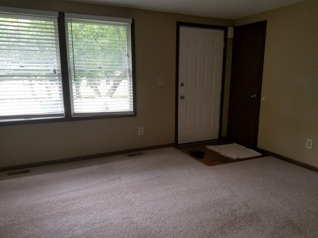 Living Room - 119 Columbia Dr