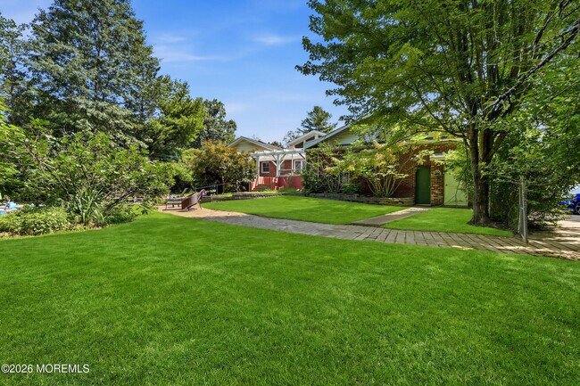 Building Photo - 470 Monmouth Pl