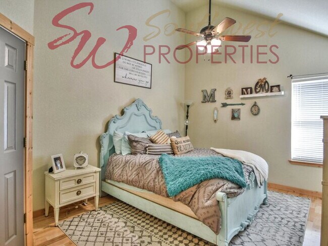 Building Photo - Luxurious two-story townhouse