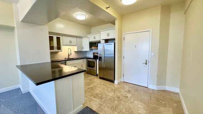 Building Photo - Stunning views of SF and the Bay from the ...