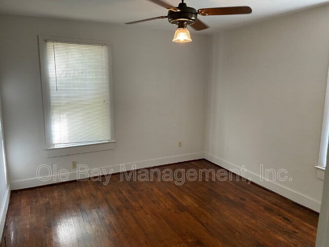 Building Photo - 414 Hall Ave