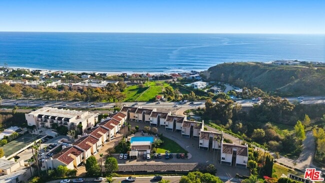 Building Photo - 23926 De Ville Way