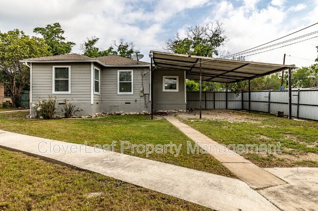 Building Photo - 402 W Wildwood Dr