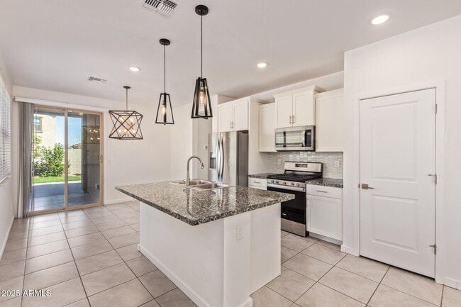Building Photo - 40354 W Sunland Dr
