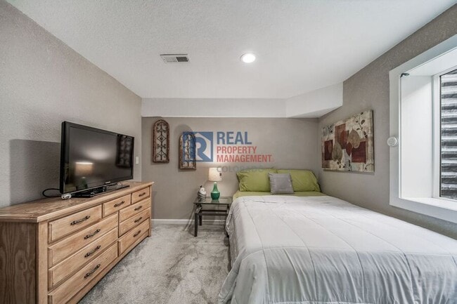 Building Photo - 1033 Traildust Dr