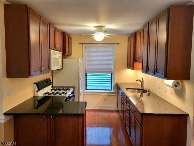 Building Photo - 1211 Spruce Hills Dr