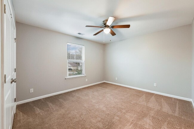 Building Photo - 432 War Admiral Ln