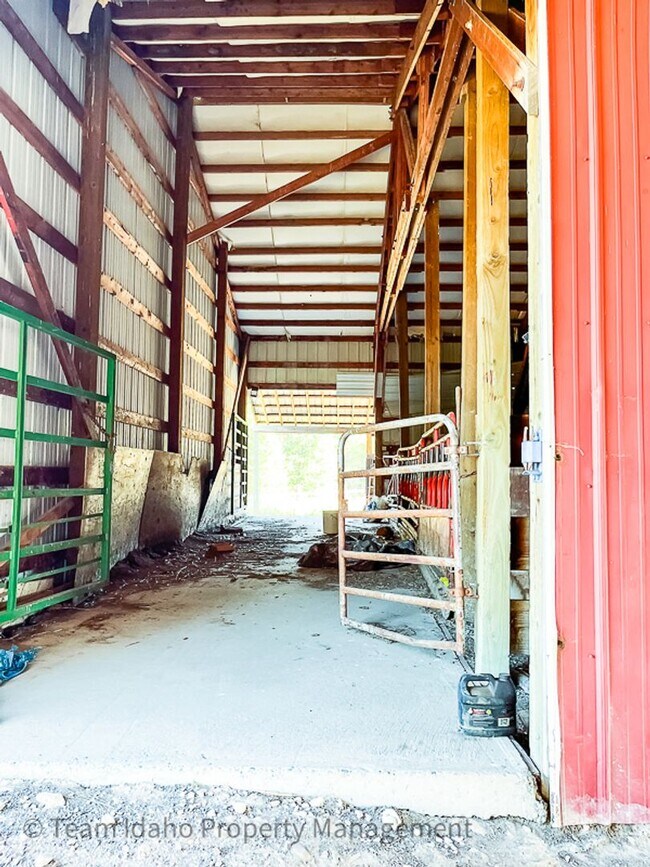Building Photo - 2001 Manufactured Home on 160 Acre Farm ne...
