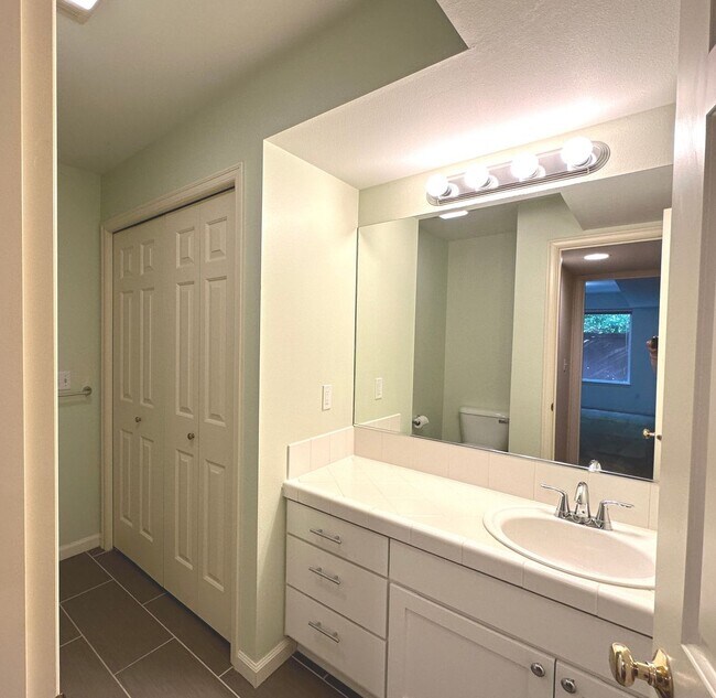 Building Photo - 3Bd/2.5Ba Kirkland House