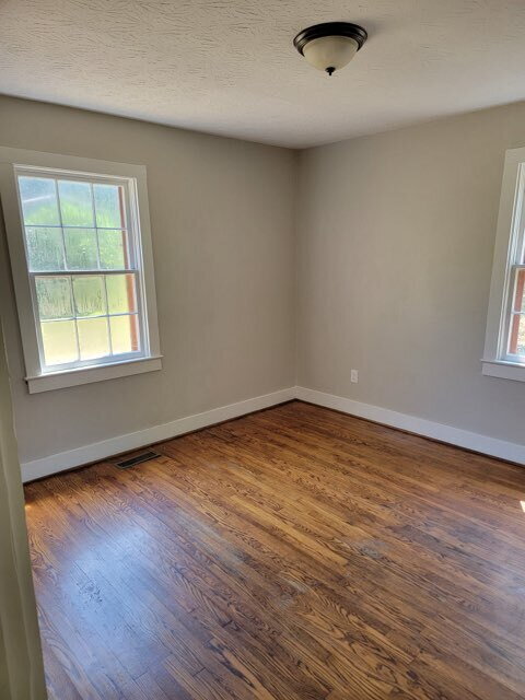 Building Photo - $500 off one month with 18 month lease!!! ...