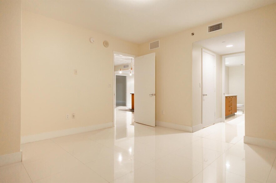 Building Photo - 50 Biscayne Blvd