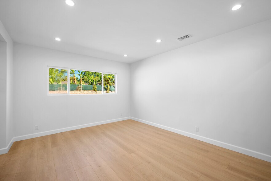 Building Photo - 16057 Knapp St