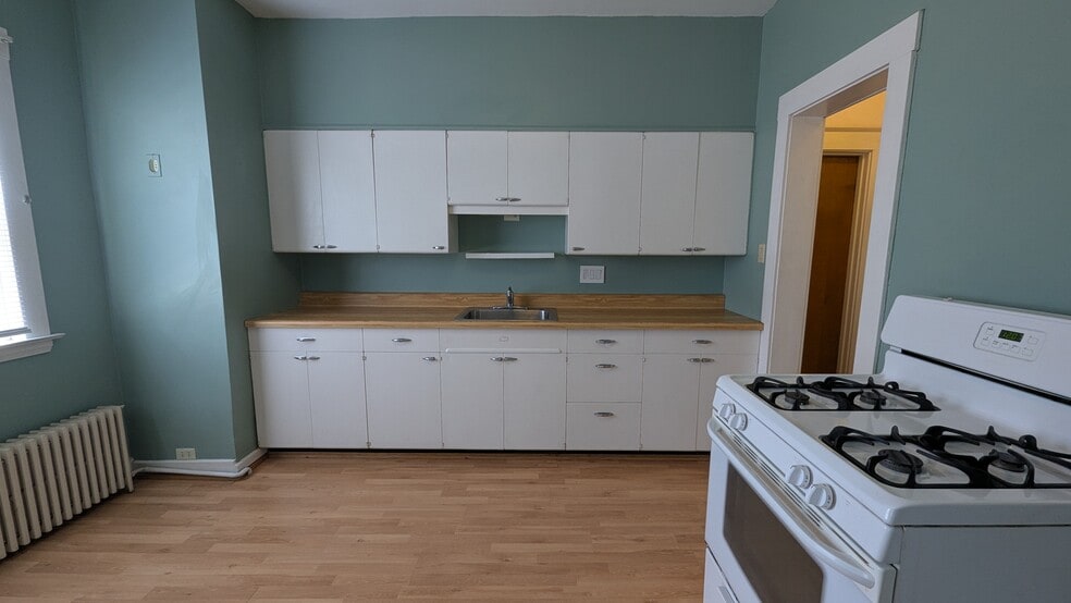 Building Photo - 2257 Scottwood Ave