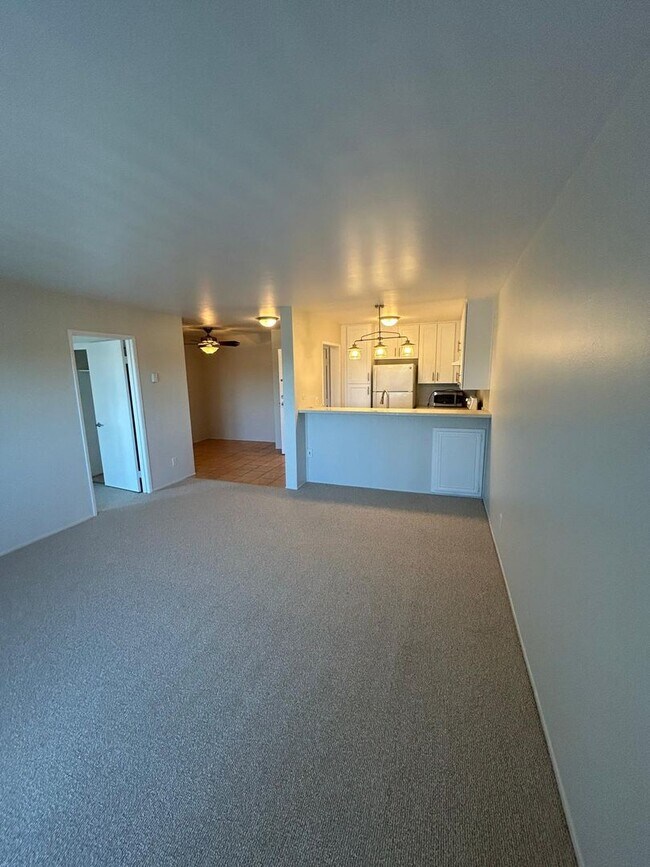 Building Photo - Spacious 1 bedroom Condo with Beautiful Views! Water, sewer, and trash included! Move In Ready!