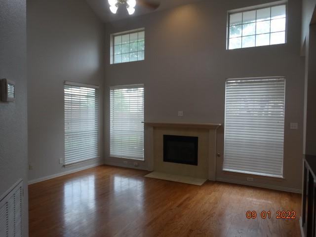 Building Photo - 9718 Cliffside Dr