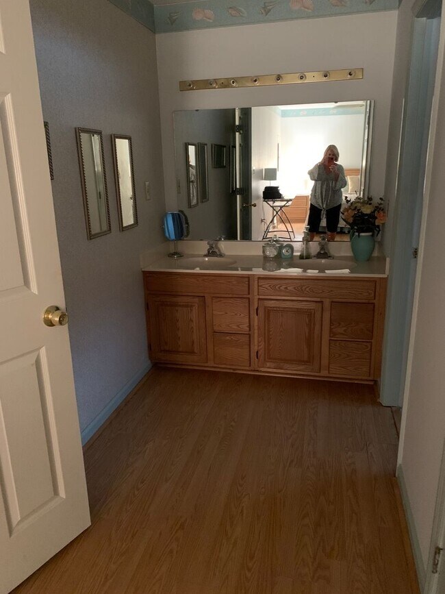 Building Photo - 3-Bedroom, 2-Bath Home in Palmwood Estates