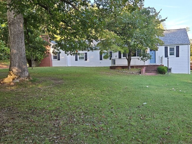 Primary Photo - 3 Bedroom, 2 bath Home with Garage in New ...
