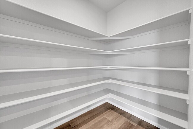 Building Photo - $3,045.00, 3 bed, 3.1 bath, located in Bro...