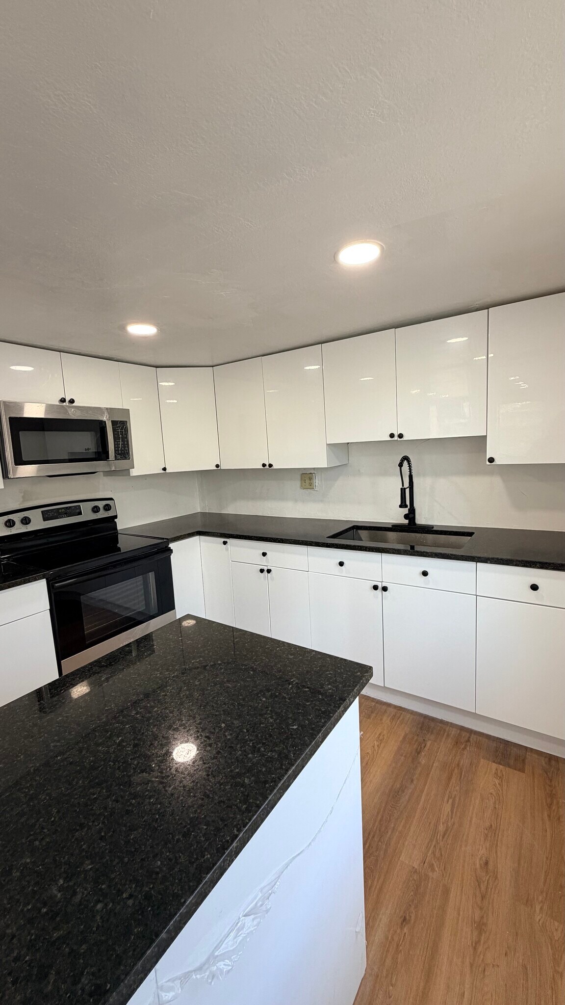 Building Photo - 414 Phippen Waiters Rd