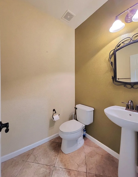 Building Photo - 205 Barnhill Dr