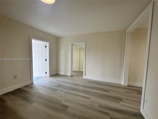 Building Photo - 10521 NW 35th Ct