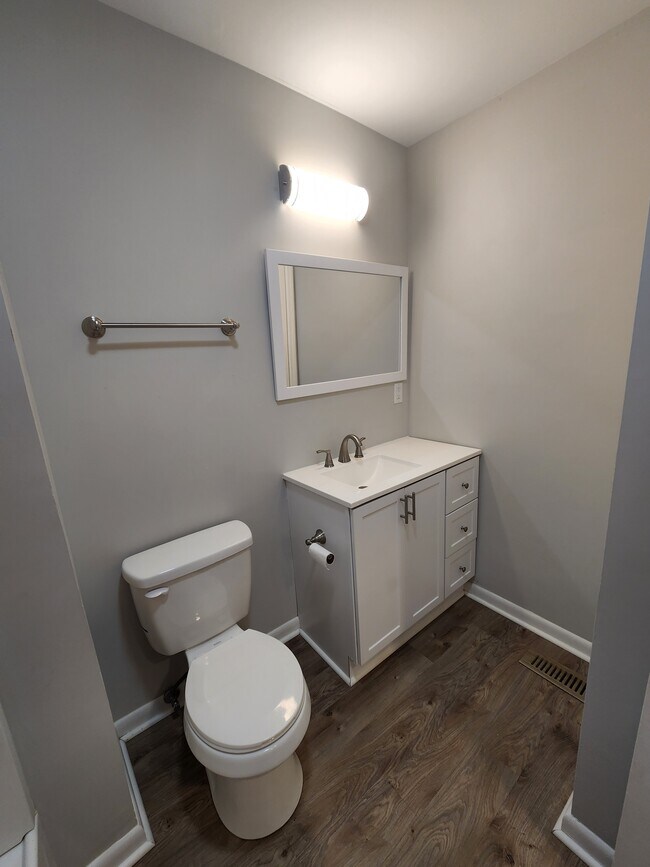 Building Photo - 108 Oak Park Dr