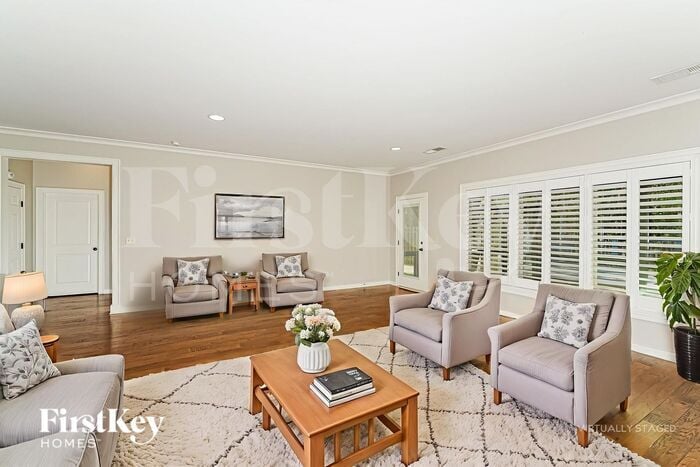 Building Photo - 455 Lake Chelsea Way