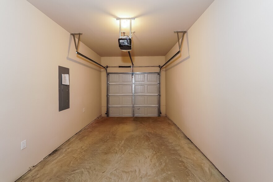 Building Photo - 8033 Hagood St