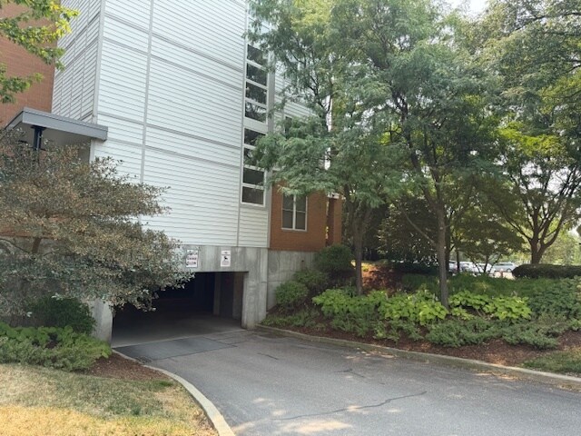 Building Photo - 370 Farrell St