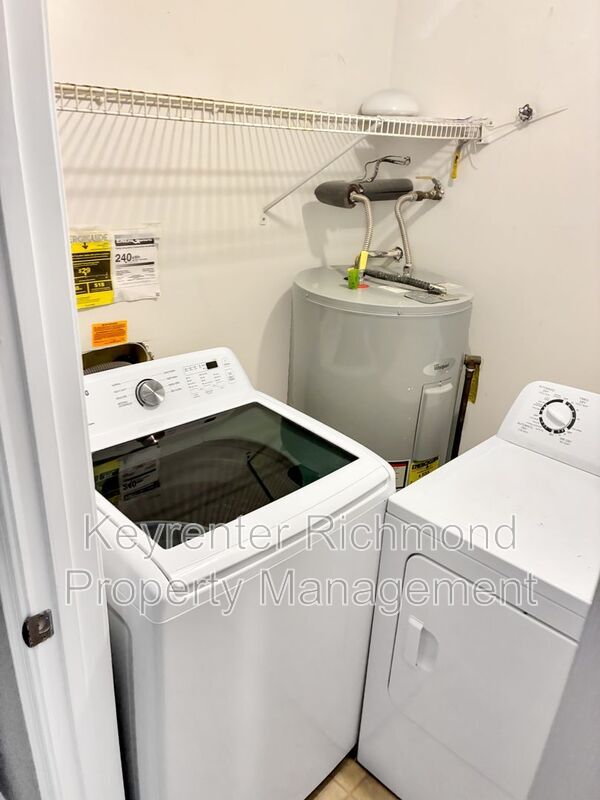 Building Photo - 9373 Man-O-War Ct