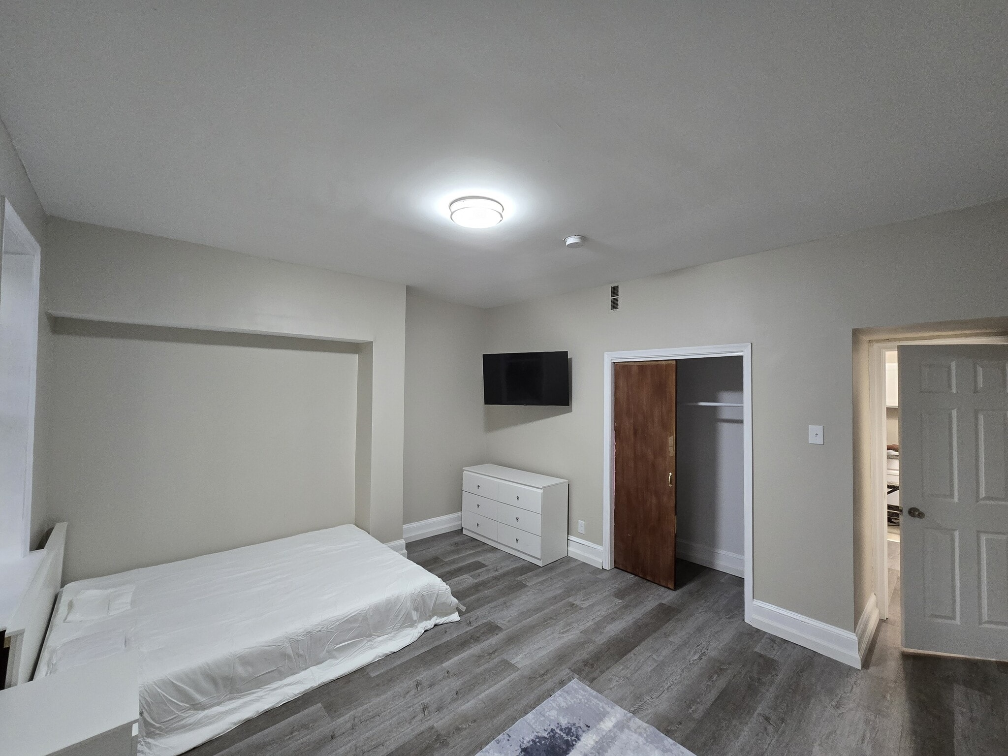 Building Photo - 4915 N 13th St