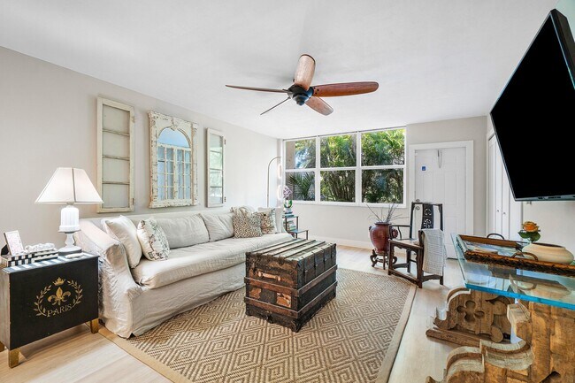 Building Photo - 2805 SW 22nd Ave