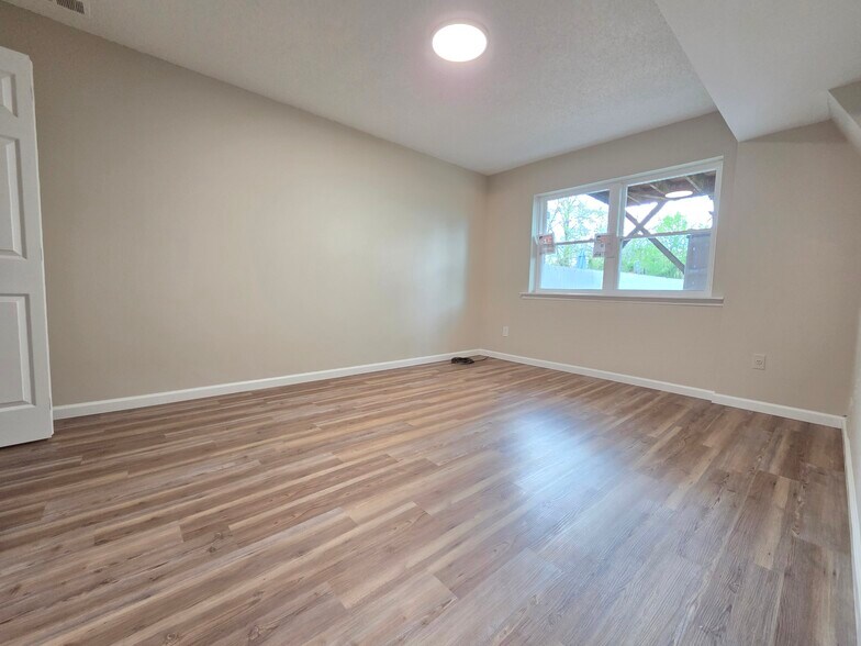 Building Photo - 162 Jules Dr