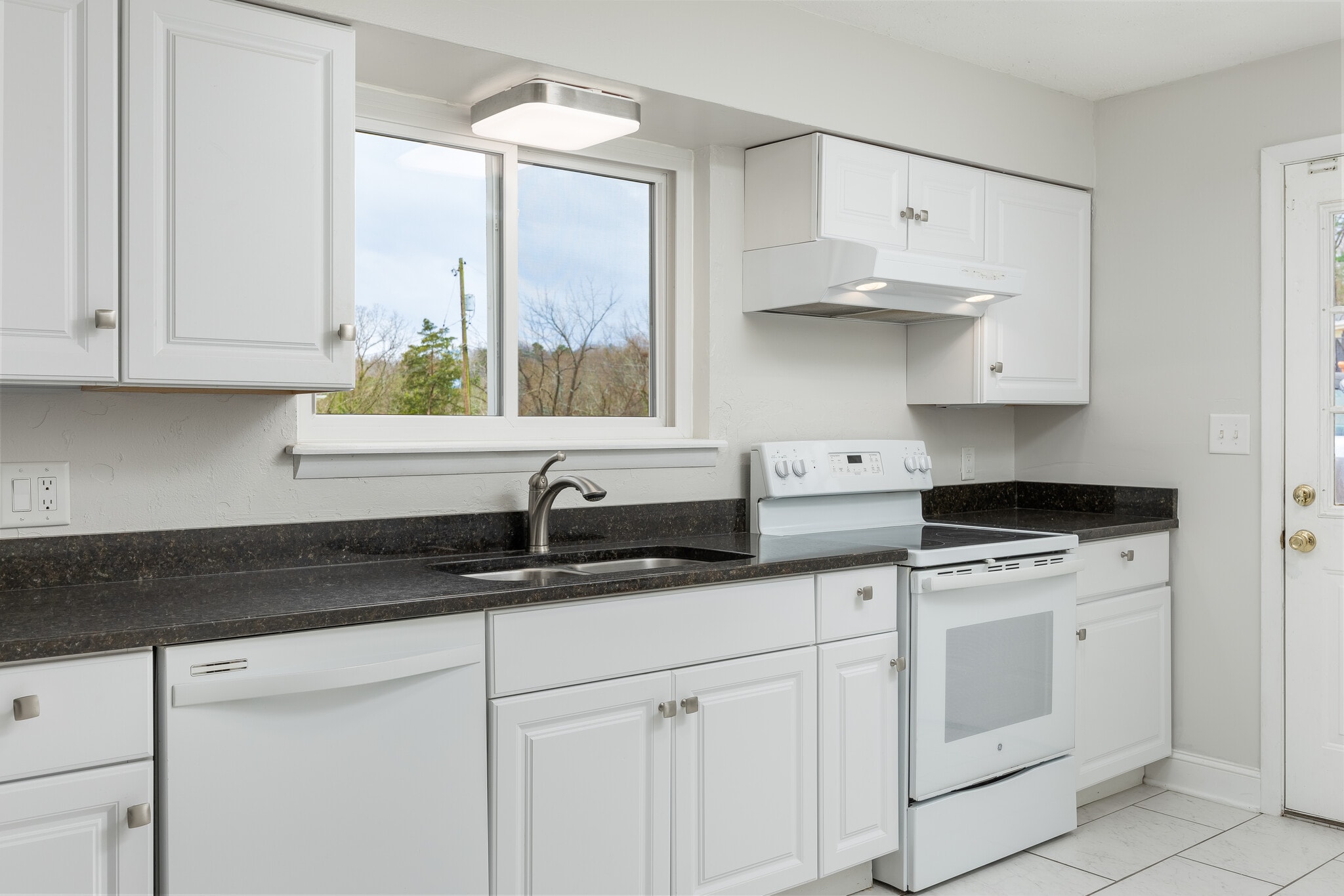 Building Photo - 303 Wygoda Cir