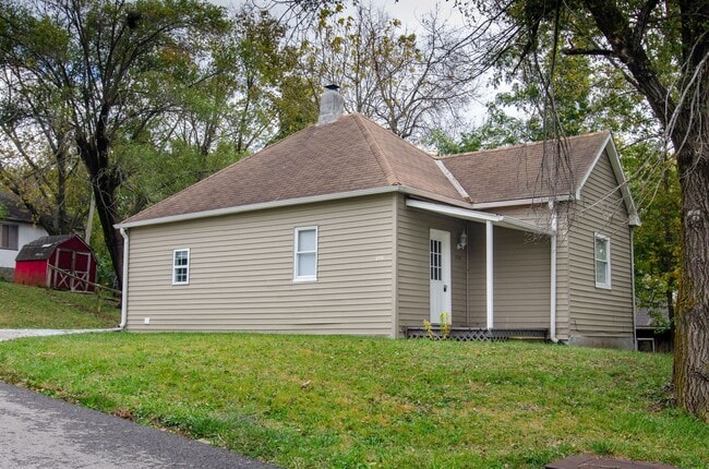 Building Photo - 2 Bed 1 Bath House