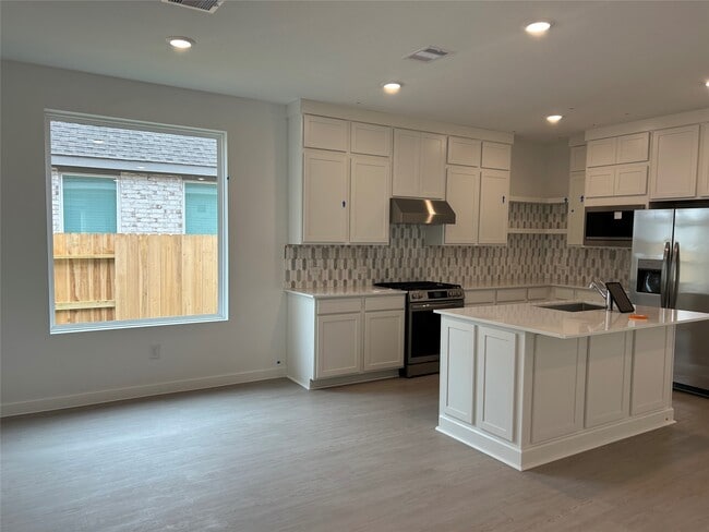 Building Photo - 29022 Bison Hvn Dr