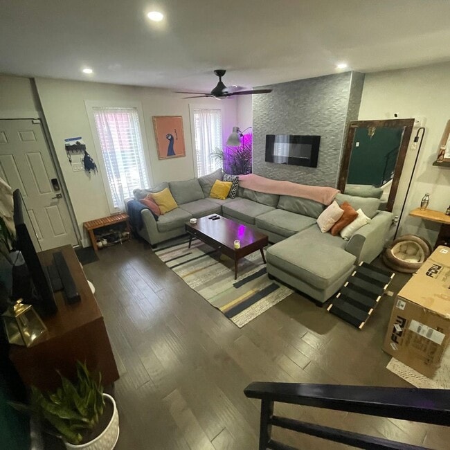 Building Photo - Unique&Updated Point Breeze Row home with ...