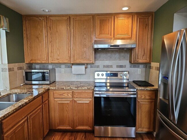 Building Photo - Amazing 3B/3B Single Family Home near Microsoft, prime Redmond location