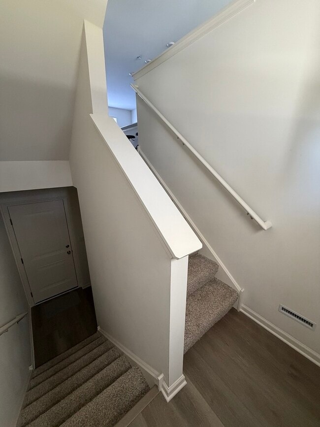 Building Photo - 1555 Sequoia Wy