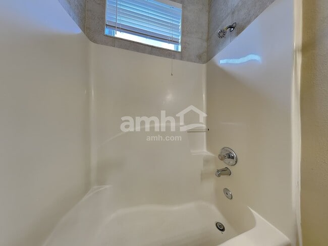 Building Photo - 823 Springwood Cir